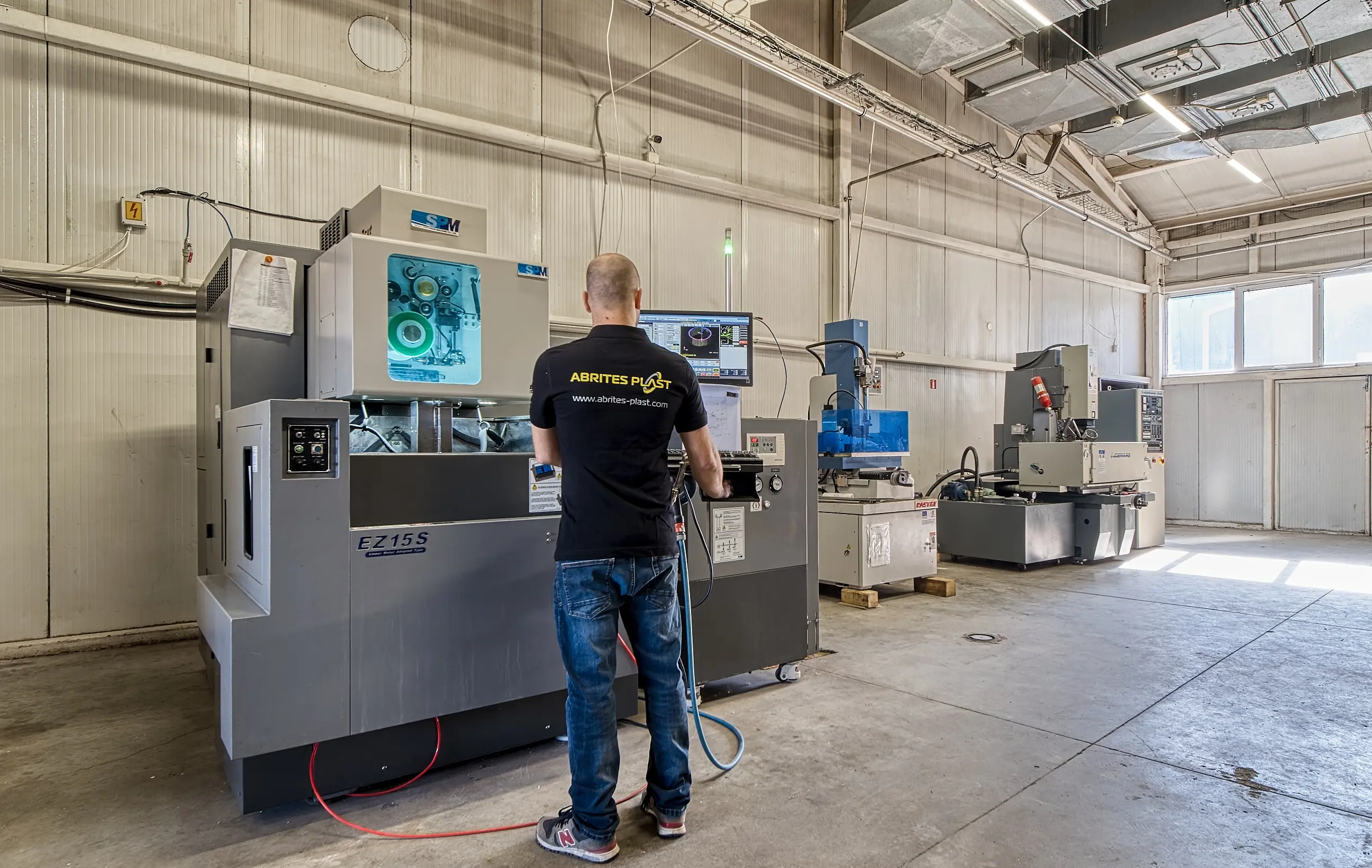 Service EDM UND CNC-SCHLEIFEN